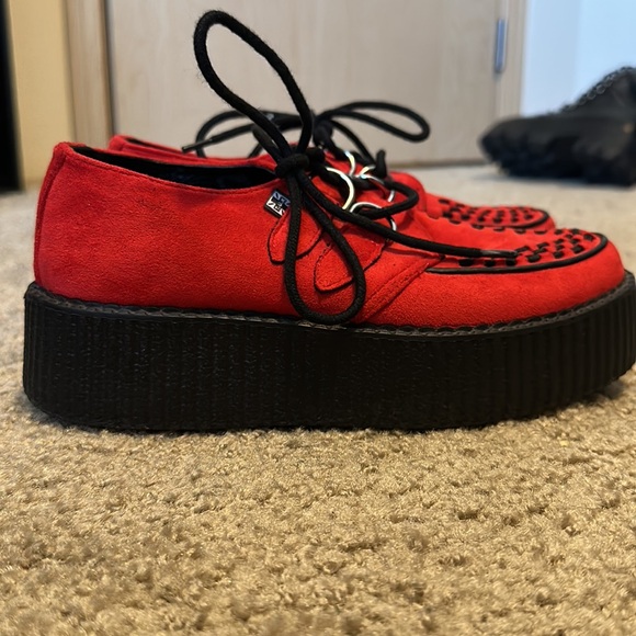 Red tuk creepers - Picture 2 of 3